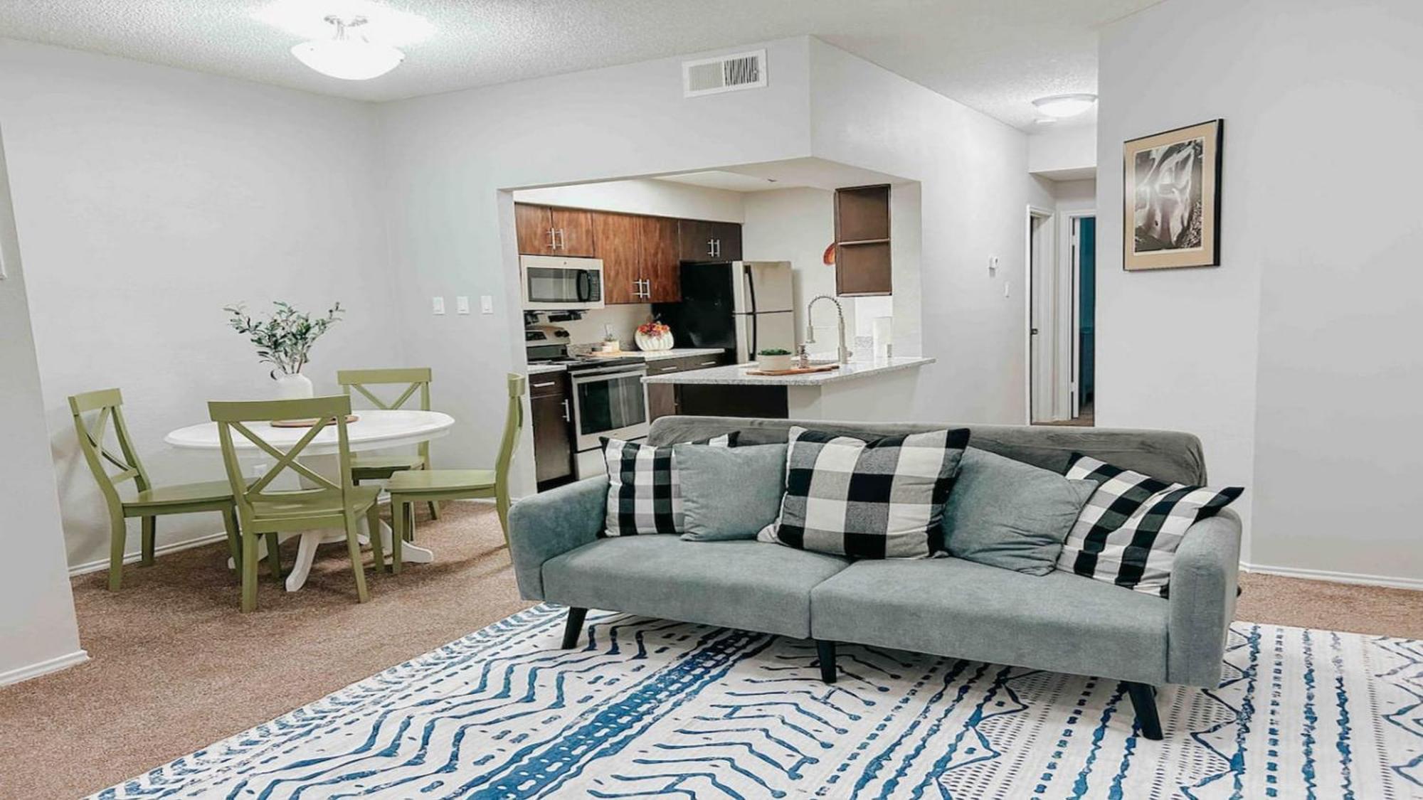 Spacious Family Value Retreat With Pool & Garage *