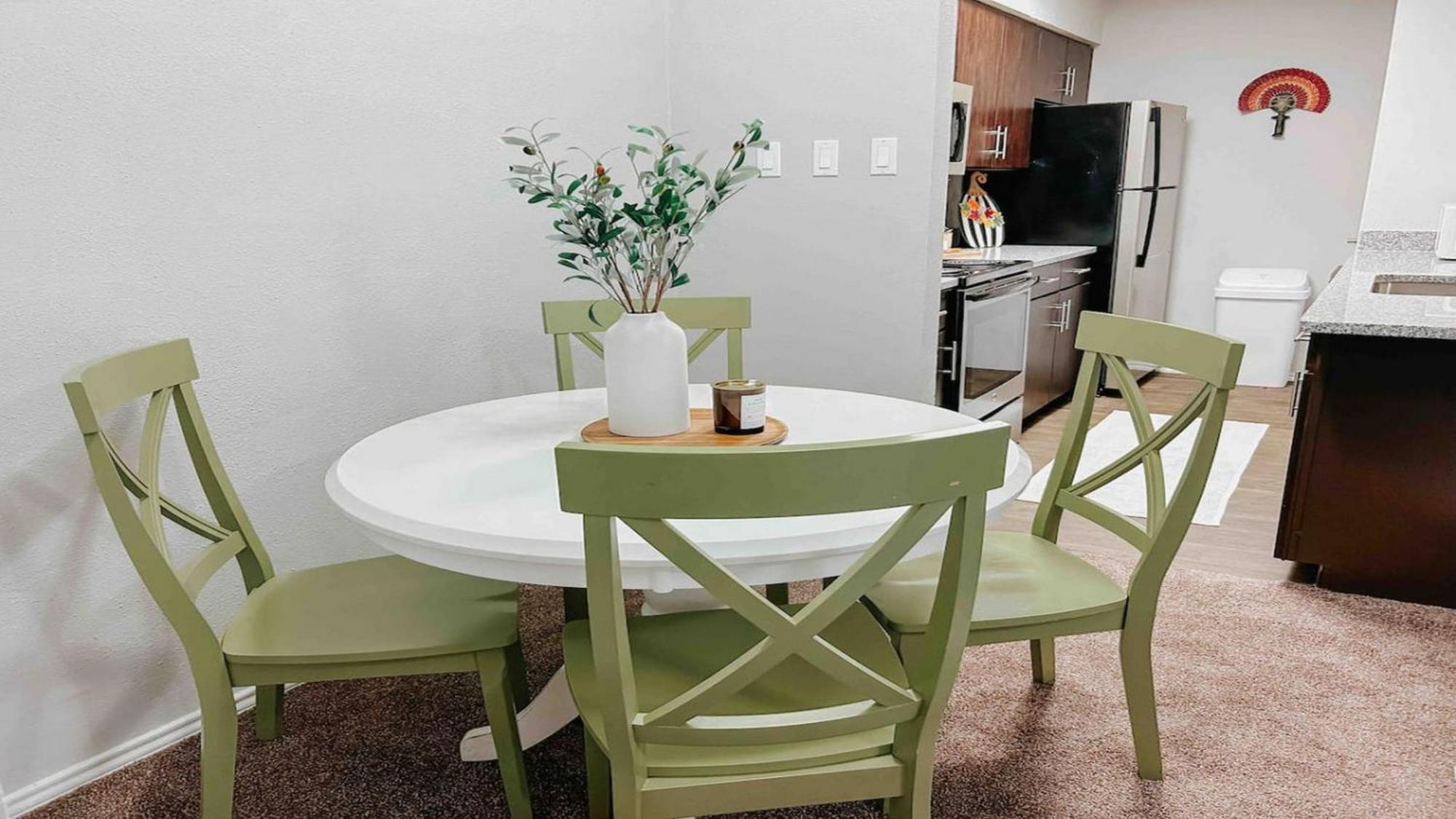 Apartment Spacious Family Value Retreat With Pool & Garage *